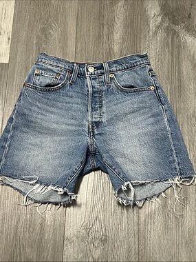 Levi’s 501 high rise shorts / size 24